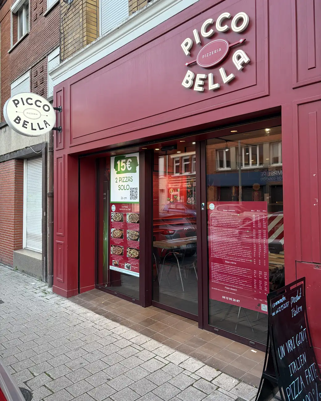 La devanture bordeaux de Picco Bella, avenue de Dunkerque : enseigne en lettres crème, vitrine avec la carte et chevalet « Un vrai goût italien »